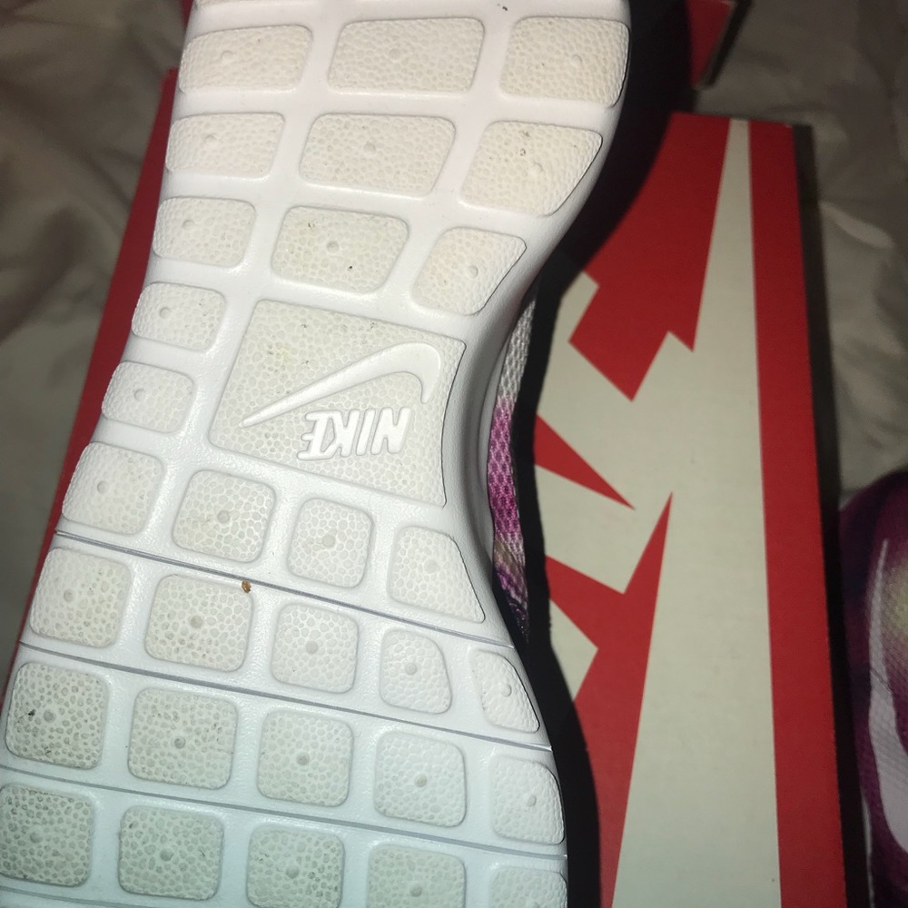 Nike’s - Picture 4 of 4